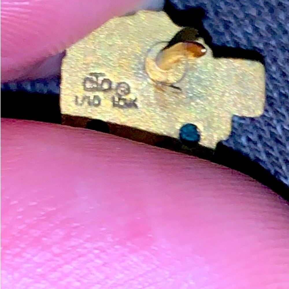 10k gold pin its 1of 1 the front is missing